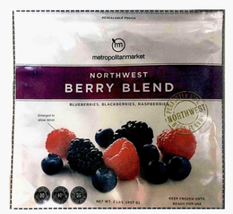 M METROPOLITAN MARKET NORTHWEST BERRY BLEND BLUEBERRIES, BLACKBERRIES, RASPBERRIES PERFECTLY RIPE BEST FLAVOR NORTHWEST ENLARGED TO SHOW DETAIL, CALORIES 80 PER 1 CUP SERVING VITAMIN C 40% PER 1 CUP SERVING DIETARY FIBER 6G PER 1 CUP SERVING NET WT. 2 LBS. (907 G) KEEP FROZEN UNTIL READY FOR USE trademark